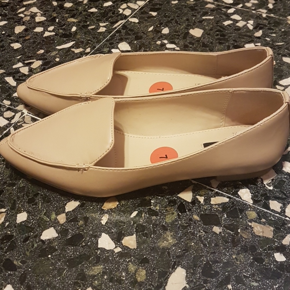 Flats - Picture 2 of 3